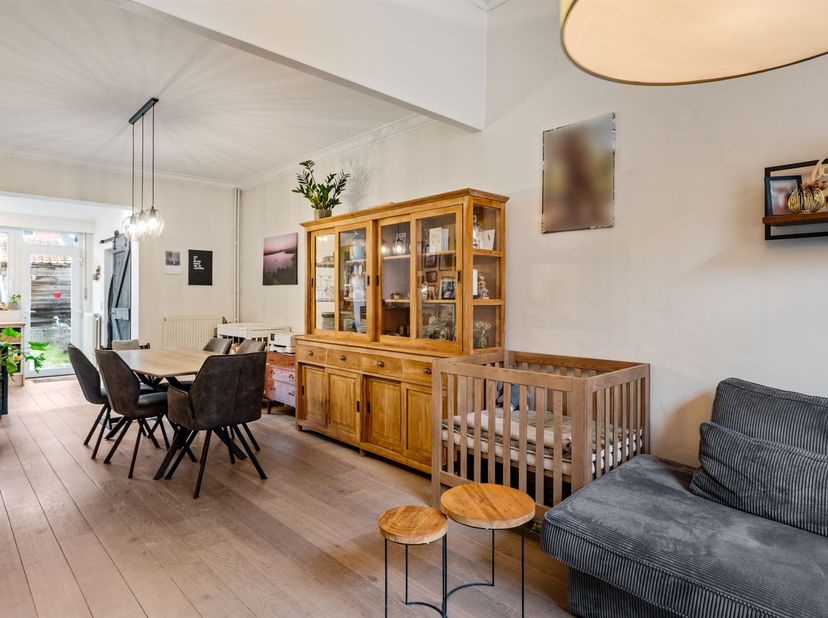 Zéér charmante woning met 2 slaapkamers en tuin op aangename locatie! <br />
<br />
Ligging: Deze instapklare woning is gunstig en centraal gelegen