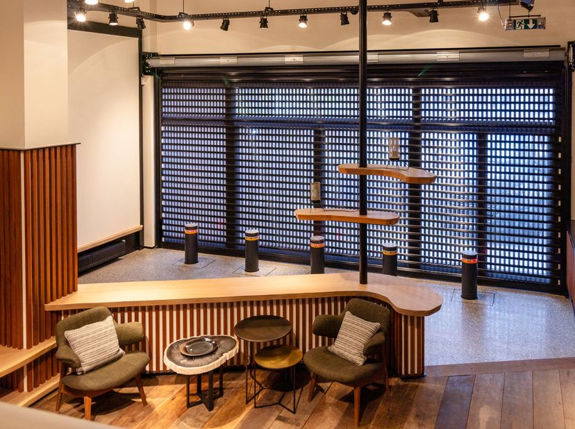 A la recherche d'exclusivité pour votre showroom ou vos bureaux ? Situé au rez-de-chaussée d'un petit immeuble discret de Uccle, découvrez cet espace