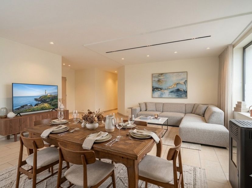 Gelijkvloers appartement op een totale oppervlakte van 922 m².Deze unieke eigendom is gelegen in het landelijke Schorisse, vlakbij het Muziekbos en Be