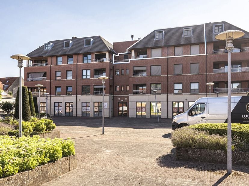 Zeer ruim duplexappartement van ca. 166 m² in het hartje van Turnhout, met o.a. 4 slaapkamers, 2 badkamers en twee terrassen, gelegen in "Residentie V