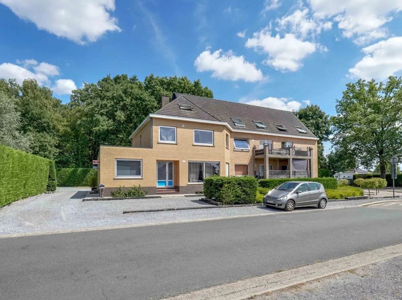 Interessante investeringsopportuniteit met sterk rendementspotentieel<br />
Dit ruime en degelijk gebouw biedt een uitstekende opportuniteit voor inve