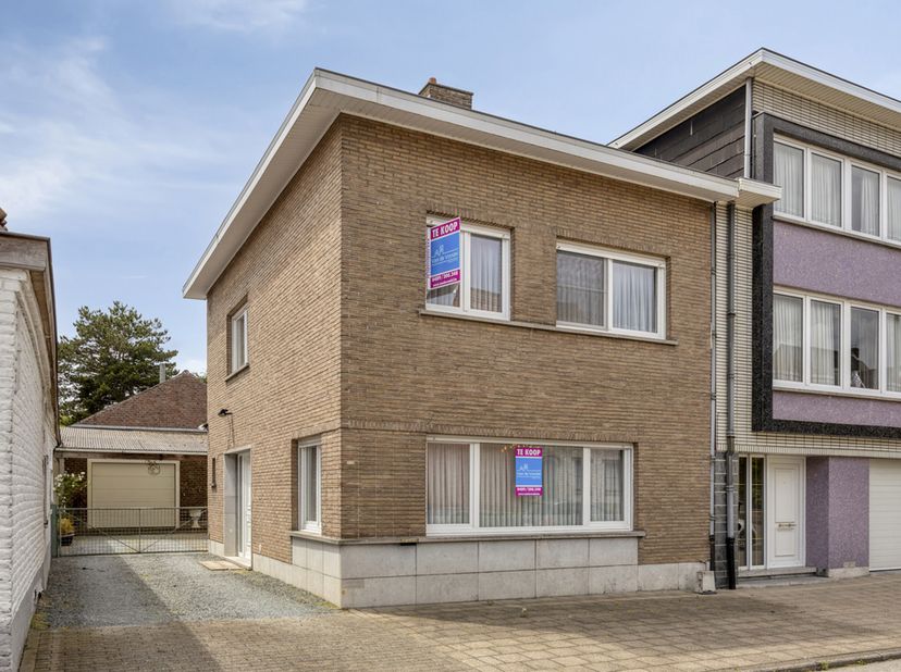 HOB woning met grote opslagruimte/werkplaats in Erembodegem !<br />
Deze degelijke halfopen woning biedt een ideale combinatie van comfortabel wonen e