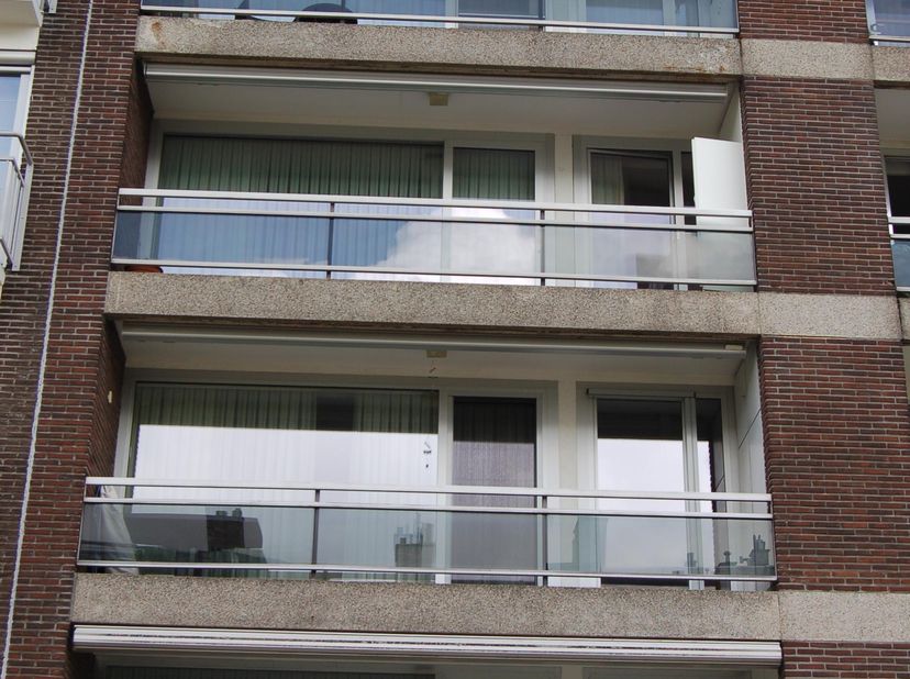 Groot, direct bewoonbaar  en praktisch ingericht appartement <br />
met garage, groot terras en kelder.<br />
Je komt binnen via een grote, centrale h