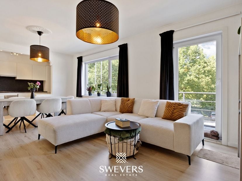 Interesse? Meer informatie op www.SWEVERS.be. - Instapklaar appartement op de 2e verdieping van een verzorgd gebouw met lift, gelegen aan de Koning Bo