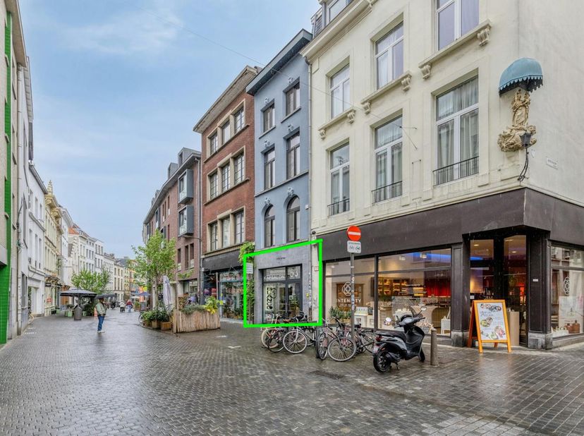 HANDELSPAND TE HUUR OP TOPLOCATIE IN HET HISTORISCHE CENTRUM VAN ANTWERPEN<br />
Op zoek naar een betaalbare winkelruimte, retailruimte of commerciële