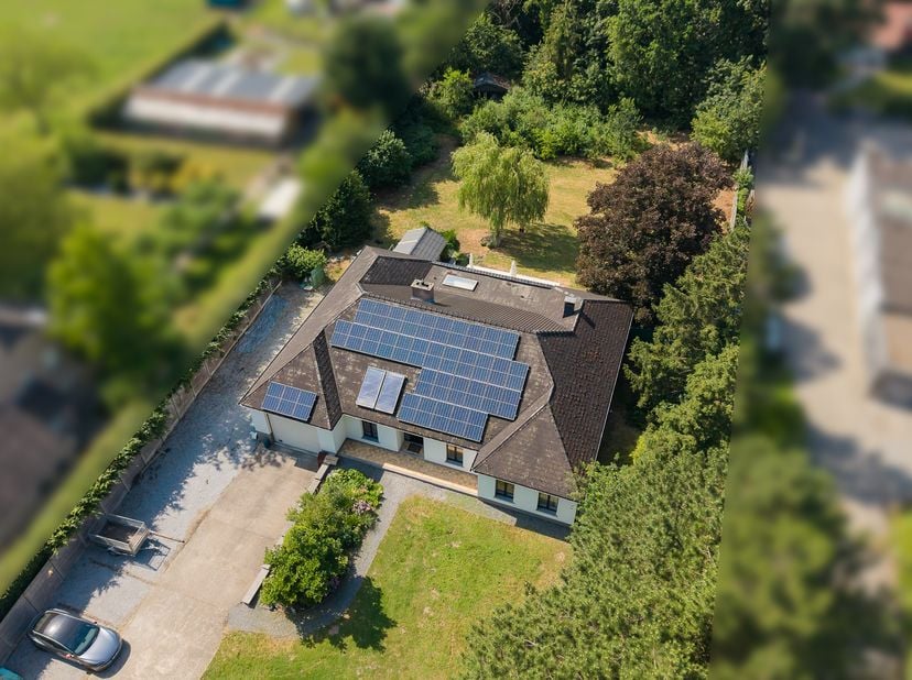 Op één van de meest gegeerde en rustige locaties van Bonheiden bevindt zich deze karaktervolle vrijstaande laagbouwvilla op een prachtig zuidwest geor