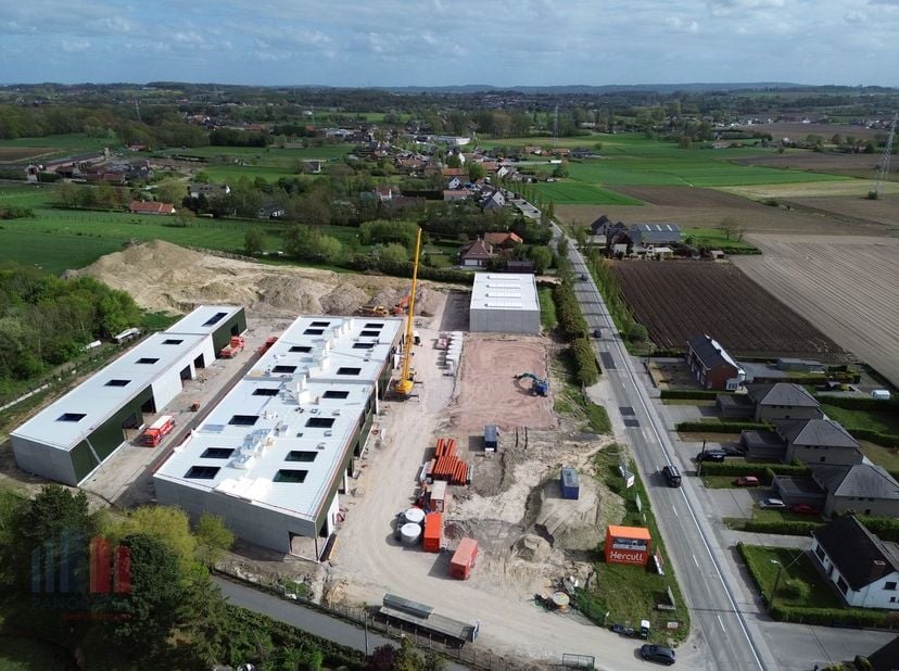 Nieuwbouw KMO-unit te koop met een oppervlakte van 720 m² en 5 privatieve parkeerplaatsen.<br />
De lood maakt deel uit van “Apollo”, een gloednieuw K