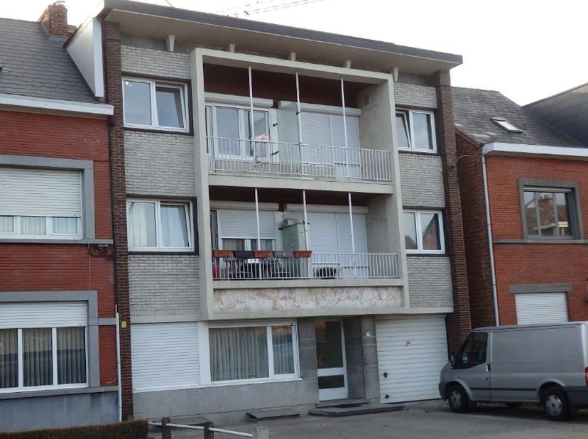 Gelegen op de Tervuursesteenweg in Mechelen, bevindt zich dit appartement met 2 slaapkamers en een garage.<br />
Dit appartement is gelegen op een ide