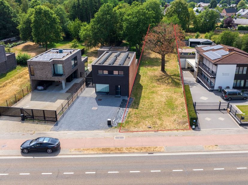 Droomt u van een stijlvolle nieuwbouwwoning, maar kijkt u op tegen het lange traject van ontwerpen, aanpassen en vergunningen aanvragen?<br />
Dan bie