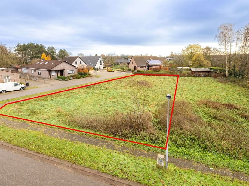 Bouwgrond hoekperceel voor OB van 8a84 op TOPlocatie te Lille <br />
<br />
Ligging: De grond is rustig gelegen te Lille in een doodlopende kindvrie