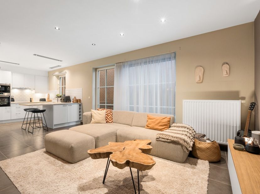 Te koop: modern appartement in het centrum van Sint-Idesbald, op een rustige locatie nabij openbaar vervoer. Dit appartement, gebouwd in 2014, combine