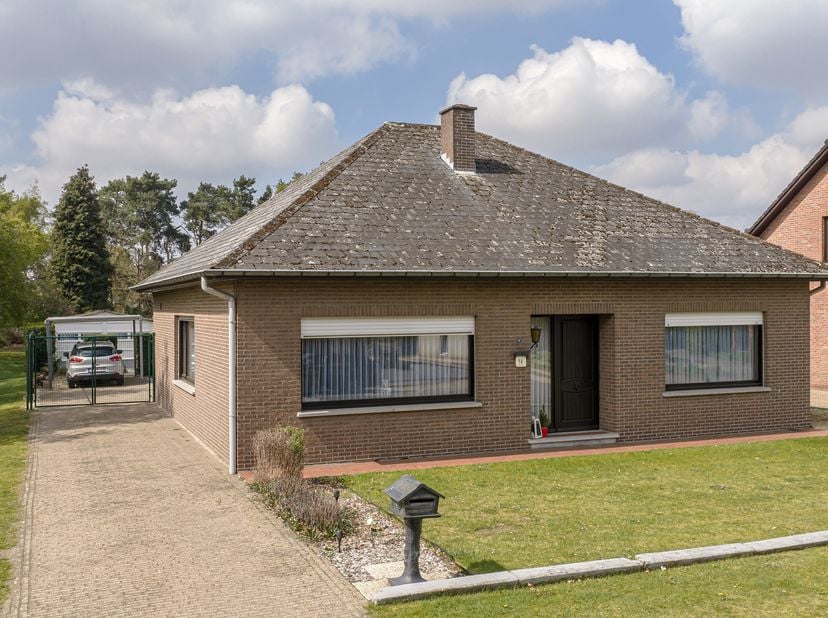 VERLAAGDE PRIJS!!! Deze zeer goed onderhouden woning is zeer gunstig en tevens rustig gelegen op slechts 1,2 km van het centrum van Balen.<br />
<br /