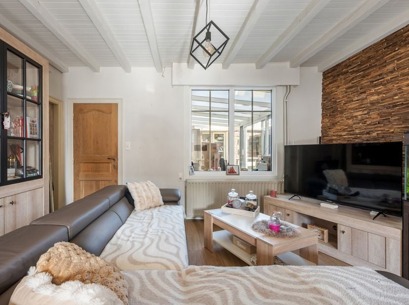 Deze instapklare woning (mogelijkheid tot 3 slpks) is rustig gelegen in Klerken (Houthulst).<br />
De indeling van deze woning is als volgt:<br />
<br