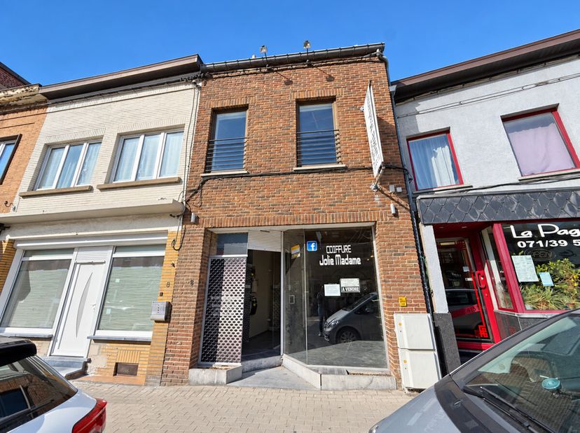 Huis te koop in ,
                    6200 Châtelineau