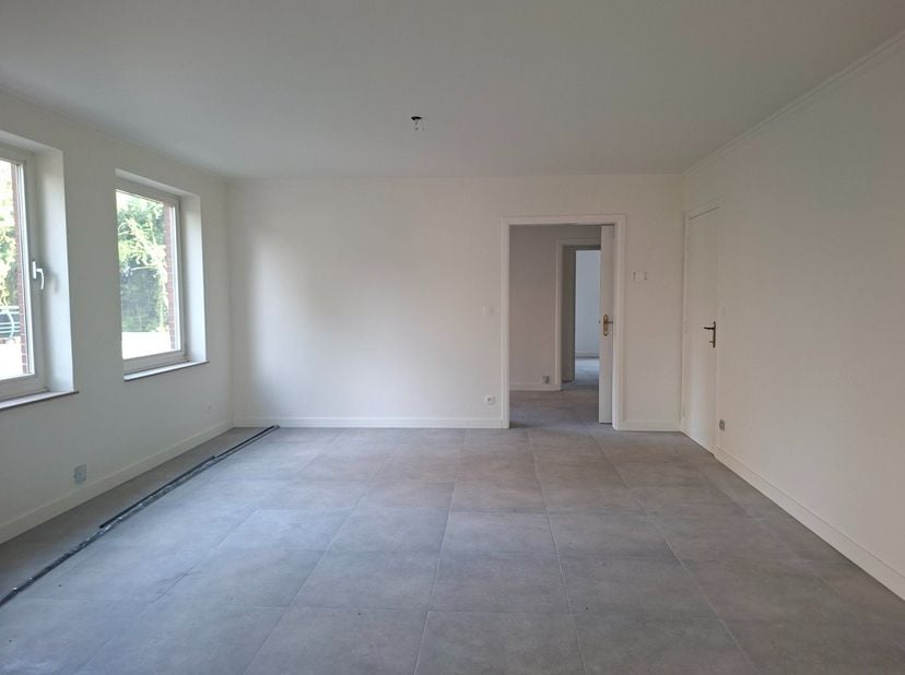 Recent gerenoveerd appartement op de 1ste verdieping te As.<br />
<br />
Dit appartement van 103m² (volgens EPC) heeft twee slaapkamers, een ingericht