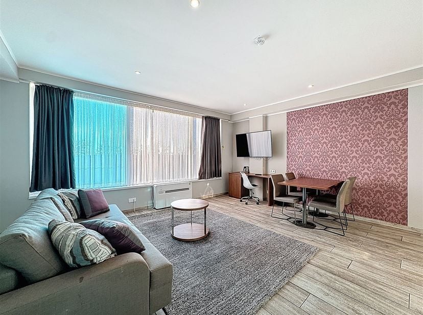 Centrum van de stad - Mooi gemeubileerd appartement met 1 slaapkamer van +/-60m² gelegen op de 7e verdieping van een gebouw van 10 verdiepingen bestaa