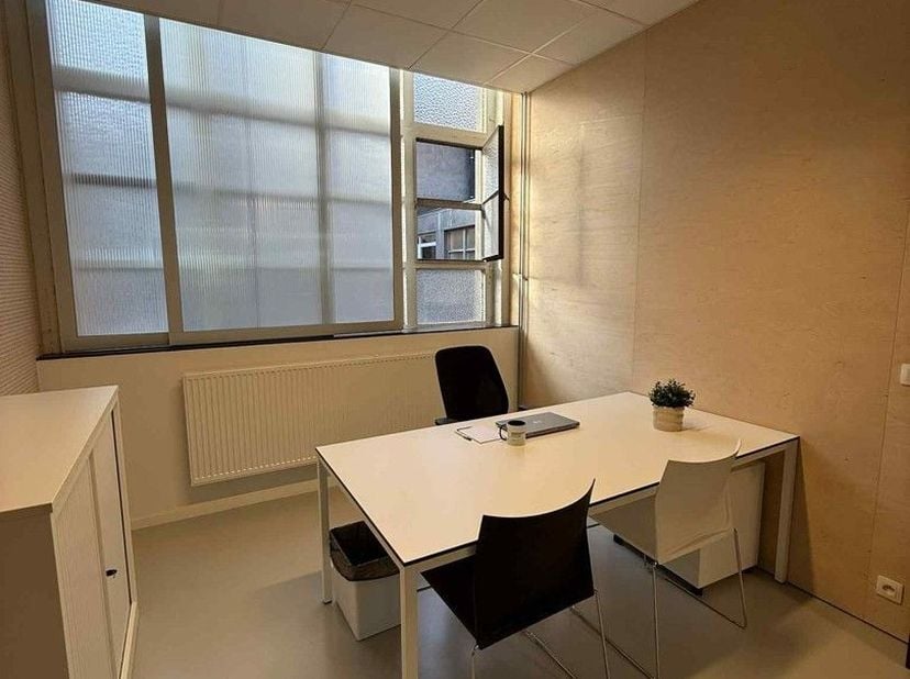Ondernemerscentrum Roeselare is een bruisende hub voor ondernemers en bedrijven in de regio. Het ondernemerscentrum is opgetrokken in de oude bottelar