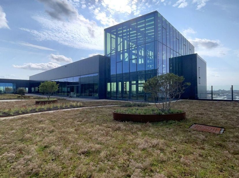 611,35m² de nouveaux bureaux au 3ème étage dans le projet de reconversion de l'ancien site de GM (General Motors)<br />
Emplacement : entre la zone po