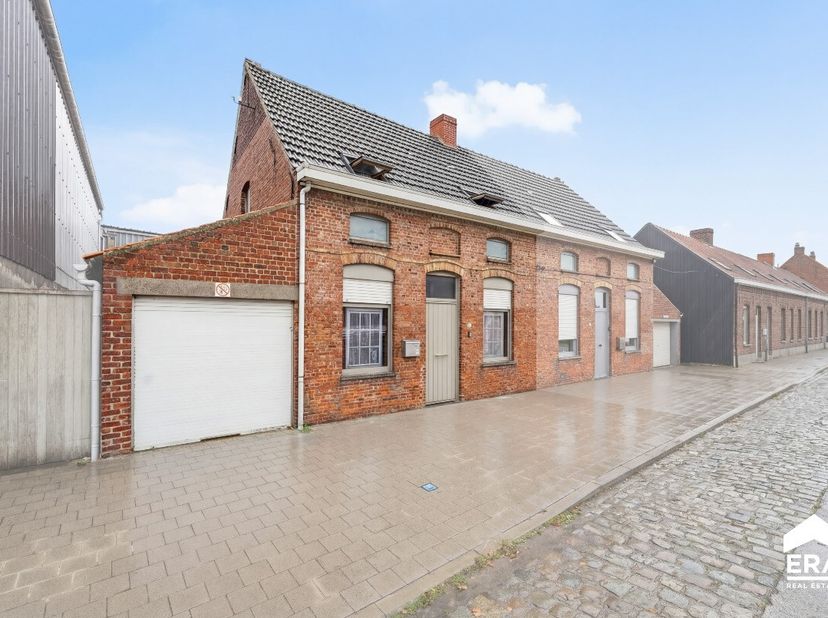[[ DIT PAND NEEMT DEEL AAN DE ERA OPEN HUIZEN DAG OP 13/6 VAN 9:30 TOT 10:30 ]] Te koop: karaktervolle halfopen woning in de Rodenbachstraat te Vlamer