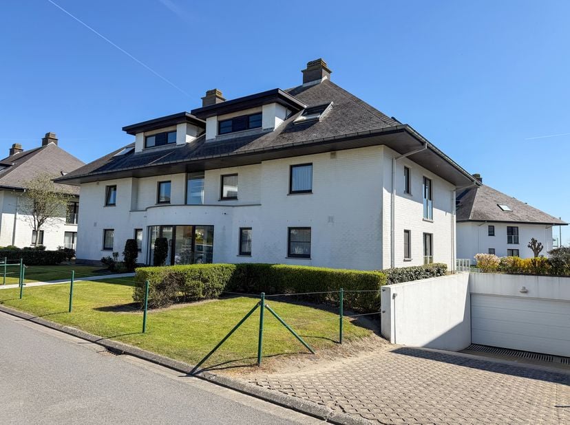 Voor meer informatie contacteer Michiel Debruyne op 0490/45 16 99. <br />
Gezellig, instapklaar gelijkvloersappartement met 2 slaapkamers gelegen te M
