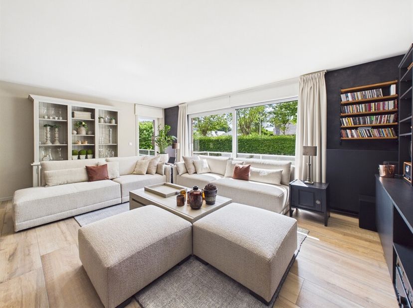 Magnifique appartement 2 chambres situé dans le secteur prisé de la Coquinie.<br />
Venez découvrir sans tarder ce superbe appartement idéalement situ