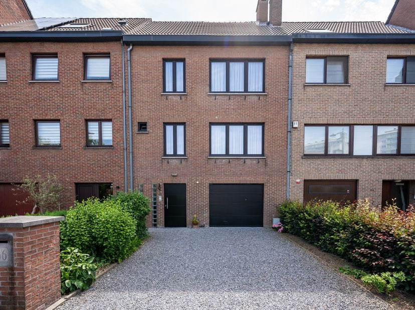 WOLUWE-SAINT-LAMBERT, gelegen in de directe omgeving van alle voorzieningen, ruime eengezinswoning met een gevelbreedte van 7 m (3 slaapkamers/2 badka