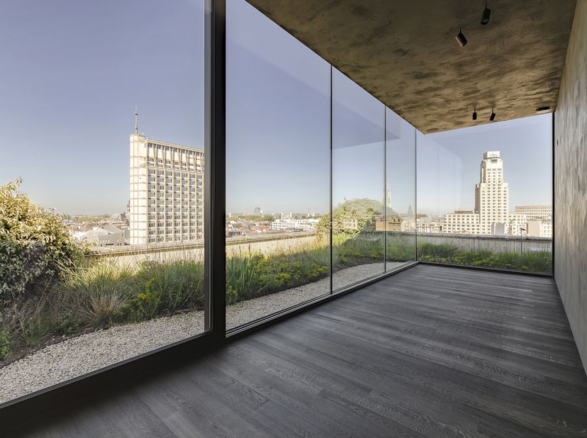 Penthouse en duplex (342 m²) situé aux 9e et 10e étages. Offre un art de vivre au plus haut niveau. <br />
Situé dans un quartier de premier choix, en