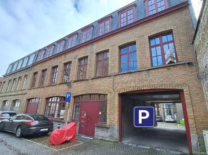 Garage à louer
                    à 8000 Brugge