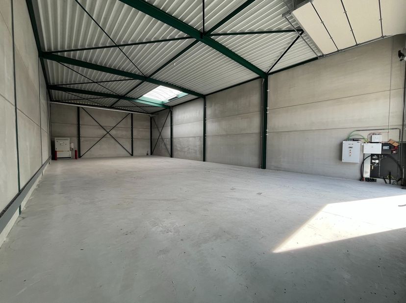 Unit 14 (290m²) in KMO-zone ‘The Sheds’&amp;nbsp;op de RE|CORE-site is gelegen in industriegebied en beschikt over 2 privatieve parkings. .&amp;nbsp; Vrije ho