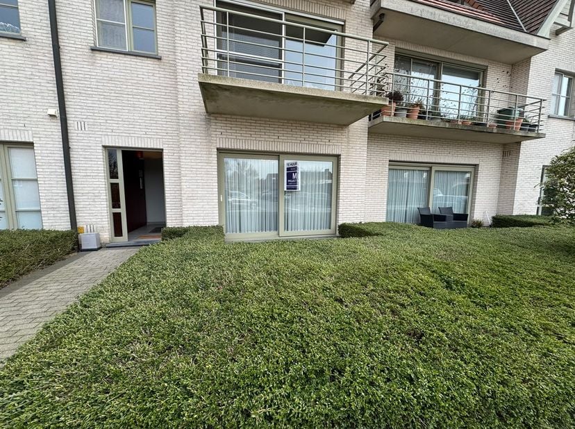 Dit appartement is gelegen op wandelafstand van het station van Aalter en beschikt over een privatieve tuin.&amp;nbsp;<br />
<br />
Er is een ruime living