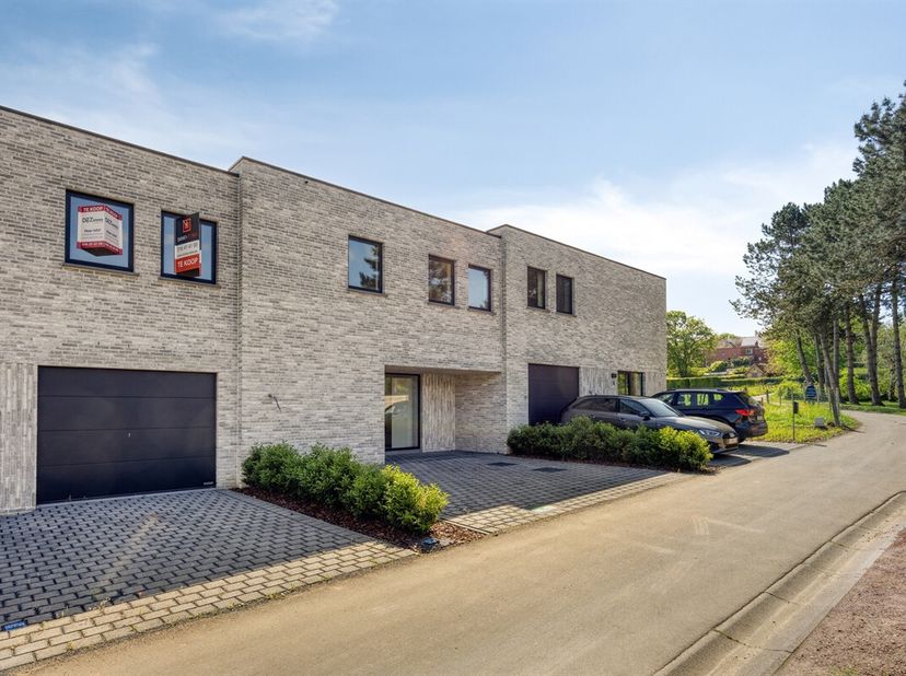 OPENDEUR 6/6 van 10u-12u. Deze BEN-nieuwbouwwoning is vrij te bezoeken op zaterdag 6 juni tussen 10u en 12u. U bent van harte welkom! Gelegen op een s