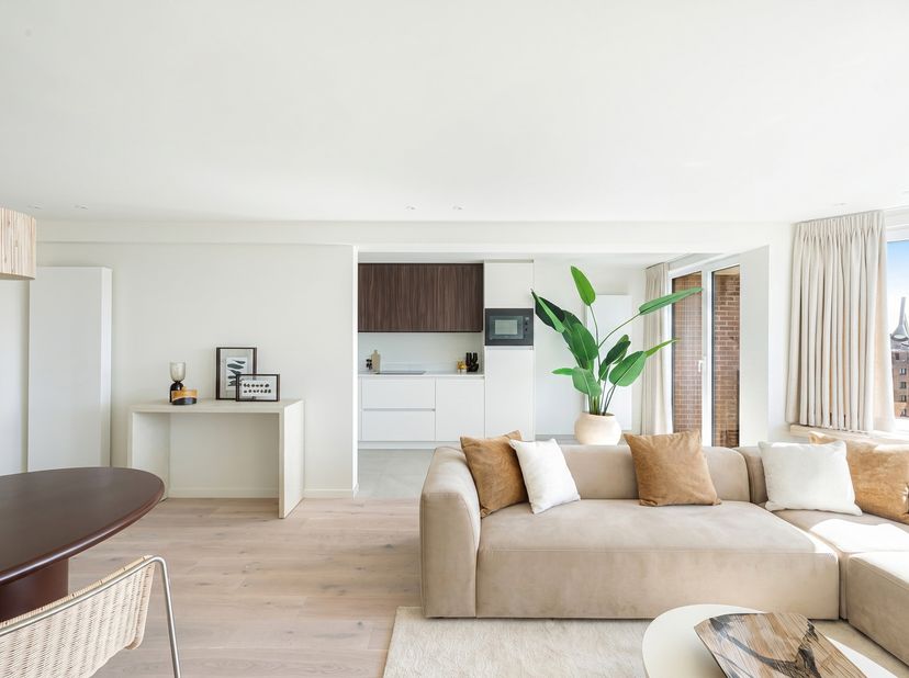 Dit groot (woon)appartement is goed en zonnig gelegen op de Graaf d'Ursellaan te Knokke-Heist.<br />
<br />
Indeling: Grote inkomhall met vestiaire, g