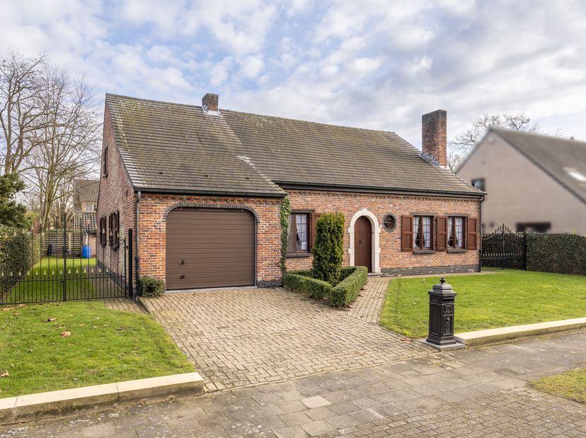 Huis te koop in Sperwerstraat 15,
                    2300 Turnhout