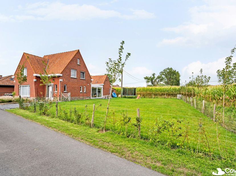 Huis te koop in Vijf Eikenstraat 5,
                    8780 Oostrozebeke
