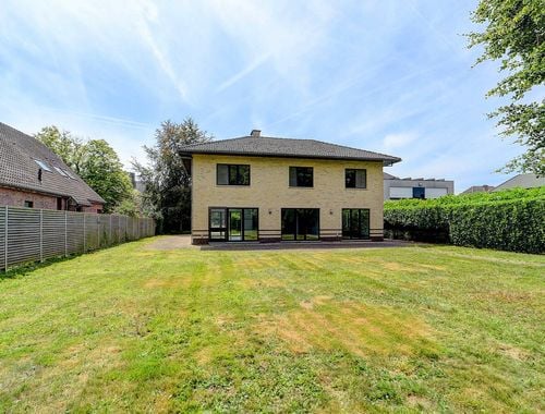                                         Eengezinswoning te koop in Duisburg, € 975.000
