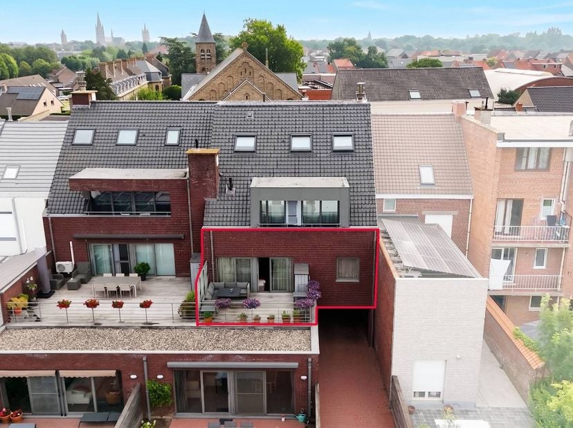 Gelegen op de eerste verdieping van residentie 'Felis' , vindt u dit aangenaam appartement voorzien van 2 slaapkamers en een ruim zuidwest gericht ter