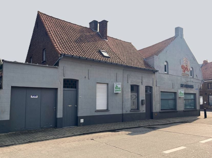 Dit pand biedt de mogelijkheid om als bruine kroeg, of een tof  drank- en  eet-etablissement (met leuk binnenterras) terug in ere gesteld te worden.