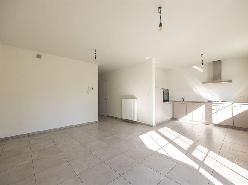 Licht en energiezuinig appartement met zonnepanelen<br />
Bij interesse in het volgende huur-appartement, mailen naar: robin@home4you.be<br />
Dit rec