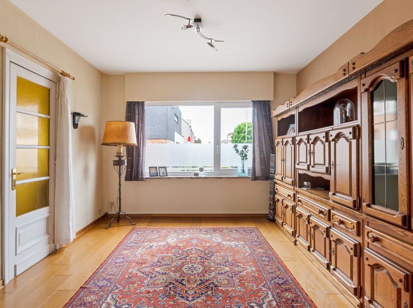 Ruime woning met mogelijkheid tot kangoeroewonen<br />
<br />
Deze charmante woning is rustig gelegen in Niel, op korte afstand van het centrum en m