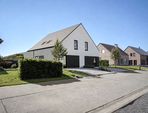                                         Woning te koop in Ghoy, € 370.000
