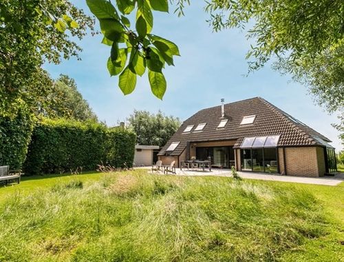                                         Moderne villa te koop in Oetingen, € 620.000
