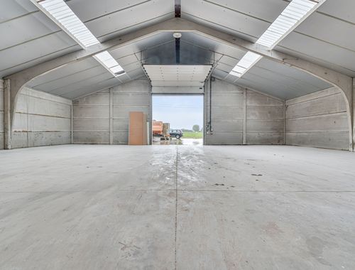                                         Bâtiment commercial à louer à Wevelgem, € 600
