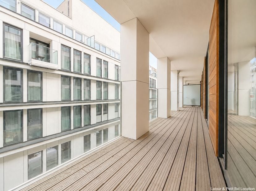 IXELLES - Entre la Place Stéphanie et les institutions européennes, proche des transports en communs, ce lumineux APPARTEMENT (2ch/1sdb/1sdd) meublé o