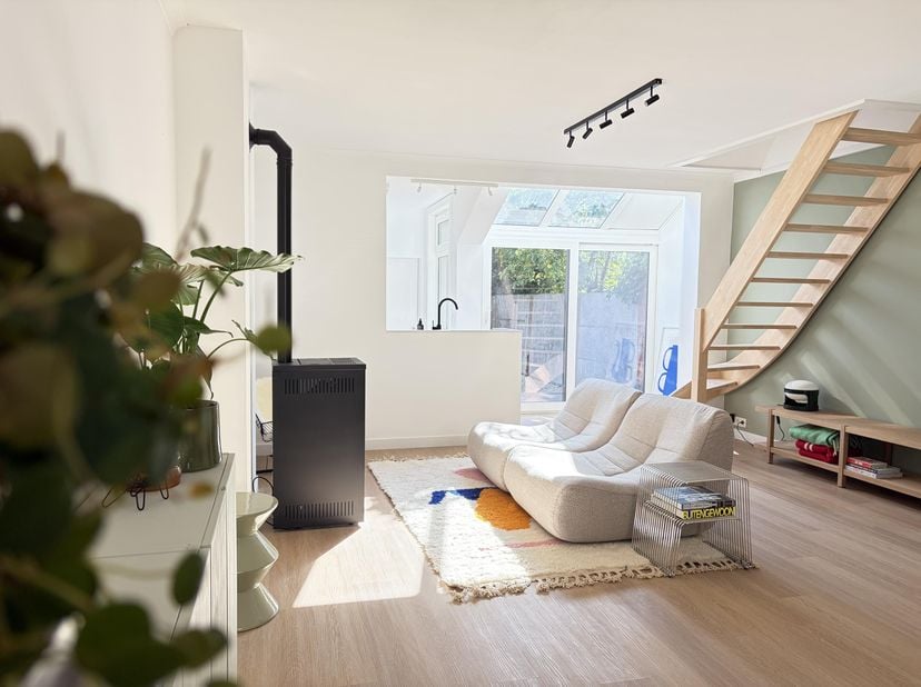Vous êtes à la recherche d'une maison prête à vivre, entièrement rénovée, à deux pas du centre historique de Bruges ? Découvrez cette maison de ville