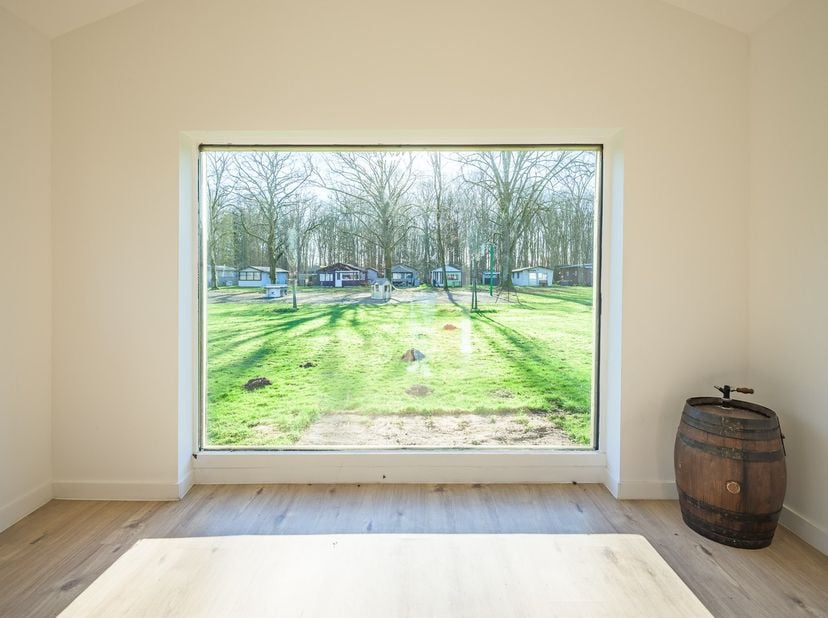 Op zoek naar een betaalbaar tweede verblijf waar je meteen kan genieten van rust, natuur en comfort?<br />
<br />
Deze volledig gerenoveerde chalet op
