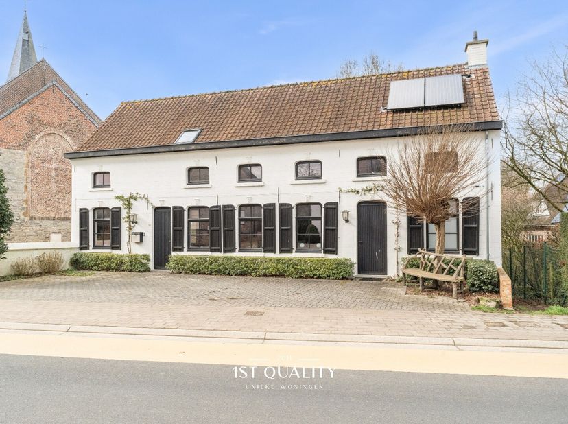 Charmante vrijstaande woning te koop in Ooike (Wortegem-Petegem), rustig gelegen in het hart van de Vlaamse Ardennen met zicht op de achterliggende we