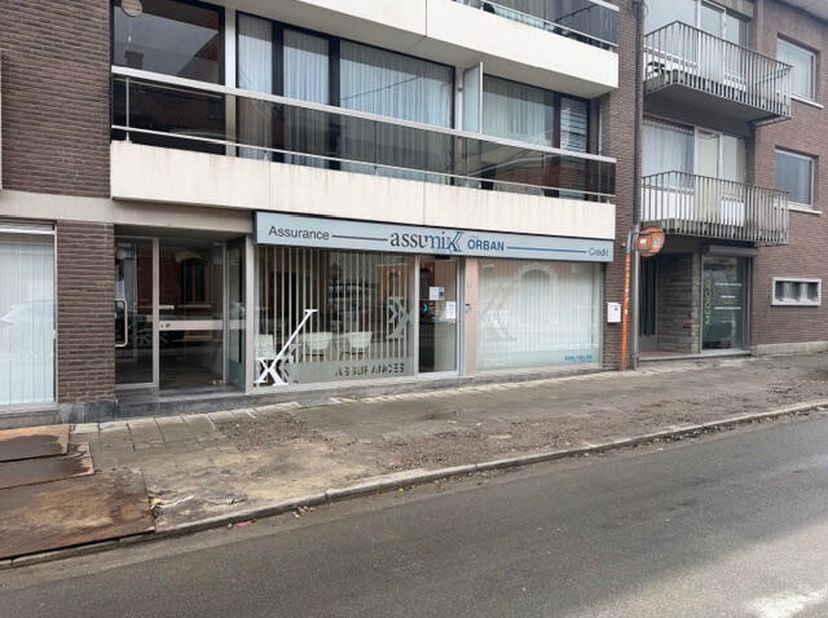 Au centre d'AMAY, bureau de 70m² avec commodités. Loyer mensuel de 900euro charges 215euro + PI 100euro: