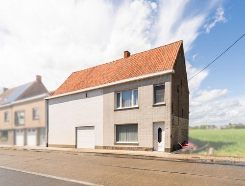                                         Eengezinswoning te koop in Oeselgem, € 270.000
