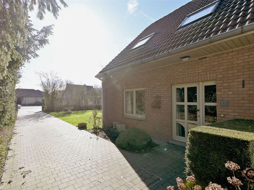 IN OPTIE!<br />
Ontdek deze prachtige open bebouwing met 3 slaapkamers in het charmante Reet,  centraal gelegen op een perceel van 1458m² met een aan