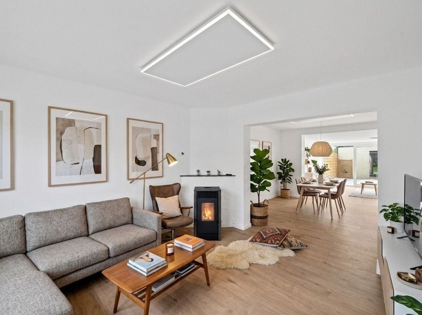 Dit huis te koop&amp;nbsp;in de Beekstraat te&amp;nbsp;Waardamme is op zoek naar een nieuwe eigenaar!<br />
De woning werd volledig gerenoveerd en beschikt ov